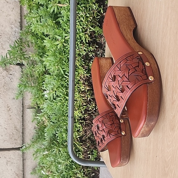 Tory Burch Basket weave Clogs in brick Red Size 9.5 - Picture 1 of 13